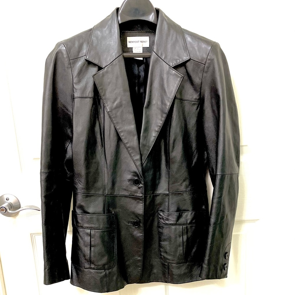 100% LEATHER NEWPORT NEWS  Women's Black Leather Coat,  Size 10